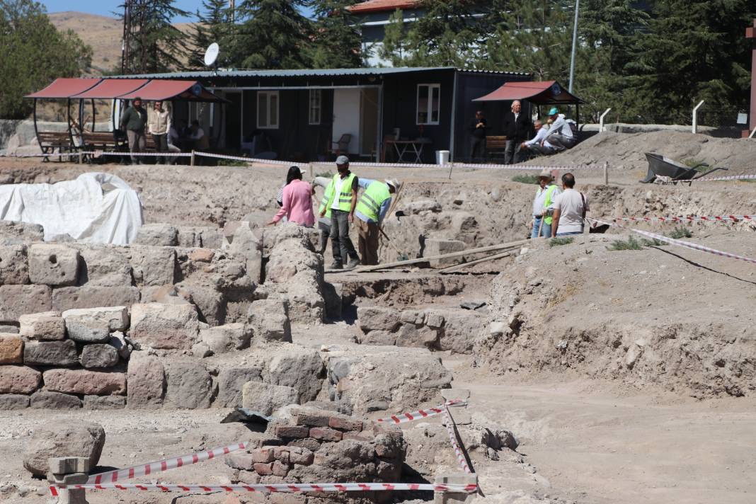 İç Anadolu’nun en büyük mozaik kazısından sürpriz çıktı 12